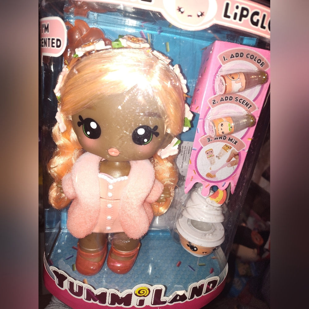 YummiLand Large Doll PiperPeach, Lip Gloss Pet And DIY Lipgloss Kit - Picture 6 of 7